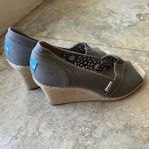 Toms wedges size 9.5